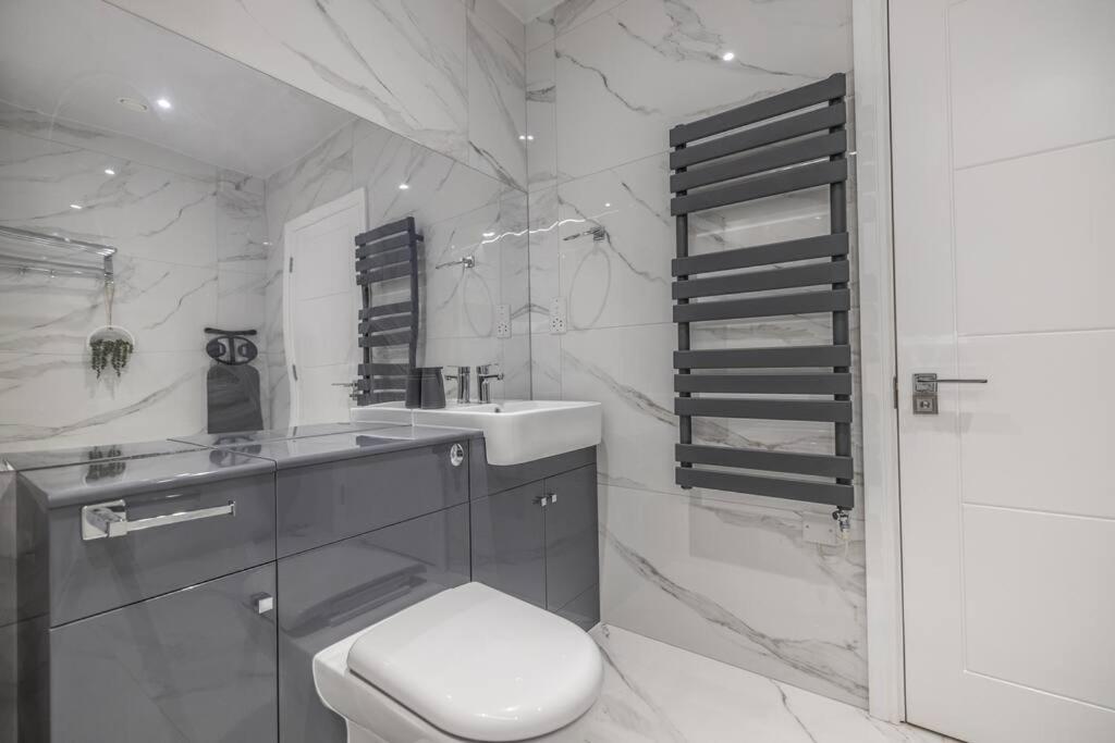 The Pocklington - The Golden Mile Suite Лестер Экстерьер фото
