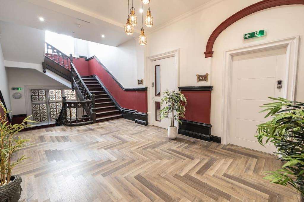 The Pocklington - The Golden Mile Suite Лестер Экстерьер фото