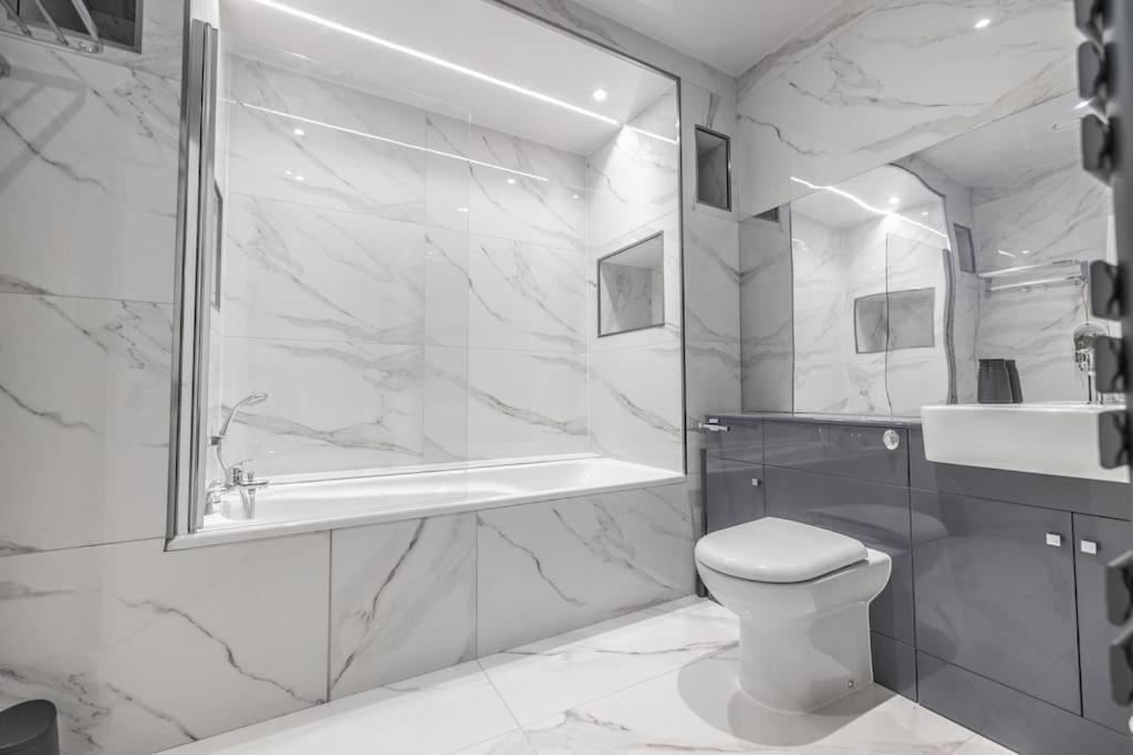 The Pocklington - The Golden Mile Suite Лестер Экстерьер фото